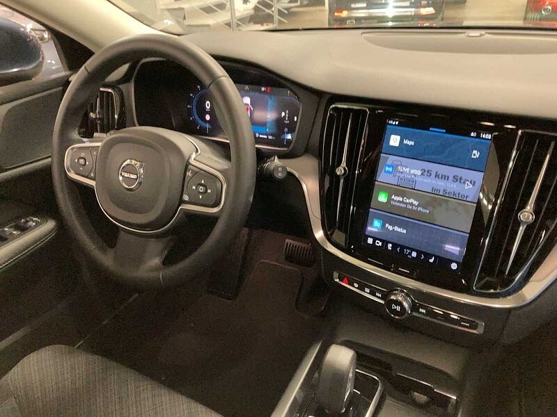 Volvo V60 Core B4 DKG / Navi