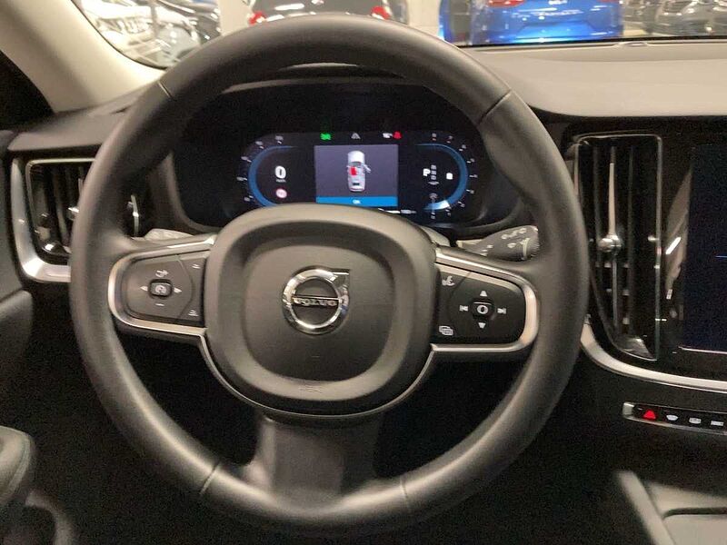 Volvo V60 Core B4 DKG / Navi